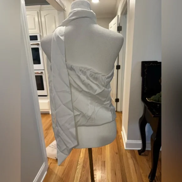 SHEIN White Asymmetrical Sleeveless Crop Top - Picture 4 of 7